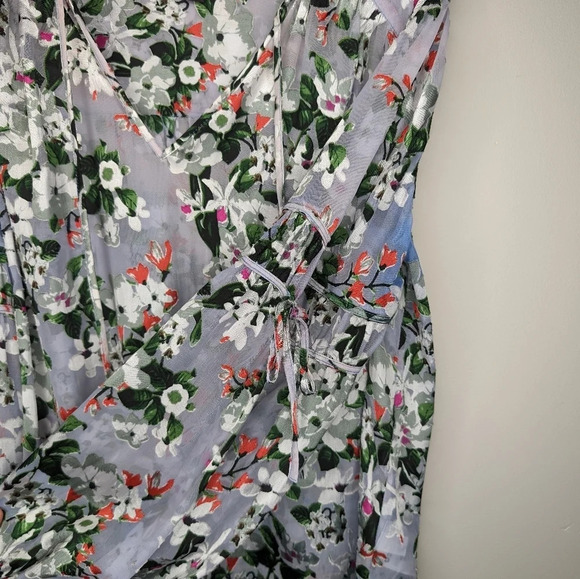 INC International Concepts Tie V  Neck Grey Floral Textured Blouse Women Small - Picture 3 of 11